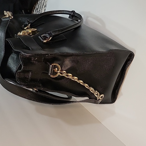 Michael Kors Hamilton Large Bag with Lock and Key - Picture 3 of 11